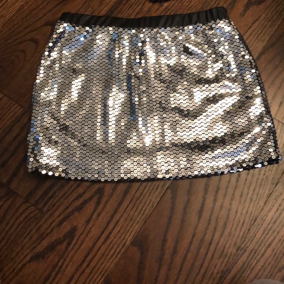 Skirt and vest set worn once - Picture 3 of 3